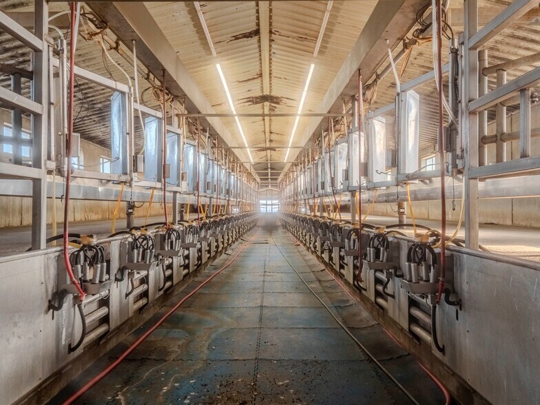 More Photos Of 1400 Lewandowski Rd, Sunnyside Specialty For Sale