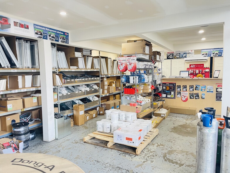 More Photos Of 13550 77th Ave, Surrey Warehouse For Lease