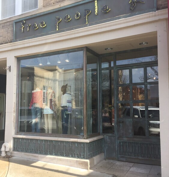 Primary Photo Of 351 Greenwich Ave, Greenwich Restaurant For Lease