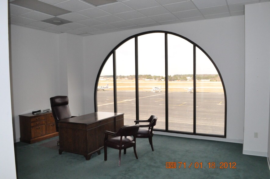 More Photos Of 490 Briscoe Blvd, Lawrenceville Airplane Hangar For Sale