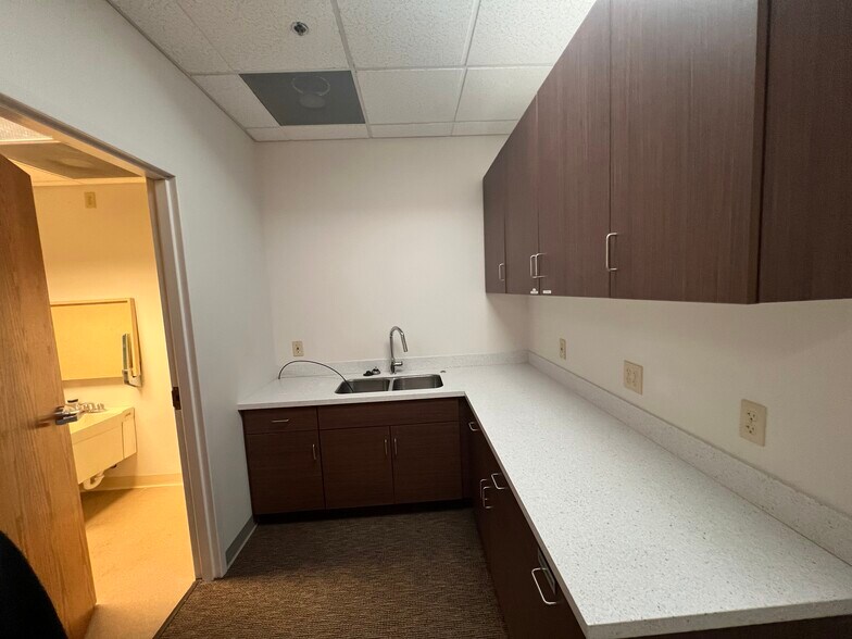 More Photos Of 10901-10909 Excelsior Blvd, Hopkins Office For Lease