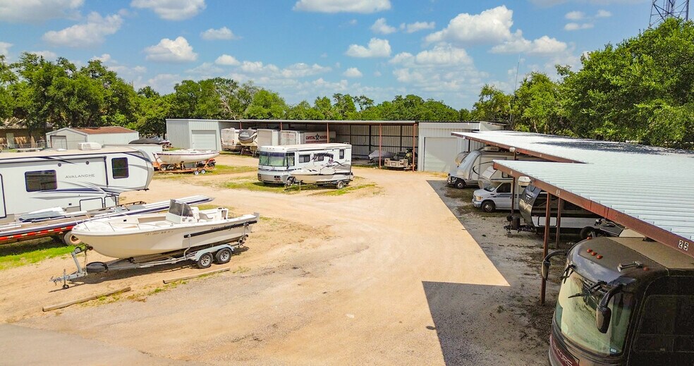 More Photos Of 2701 Sam Bass Rd, Round Rock Self Storage For Lease