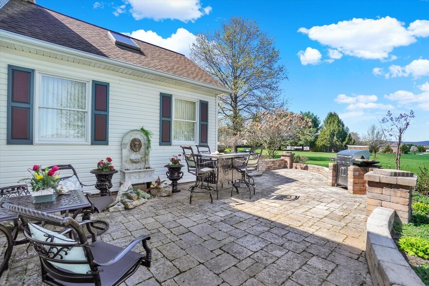 More Photos Of 2553 Roosevelt Ave, York Flex For Sale