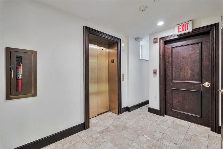 More Photos Of 1 Generoso Pope Pl, Tuckahoe Office For Sale