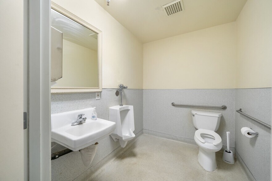 More Photos Of 2200 Golden Hill Rd, Paso Robles Warehouse For Sale