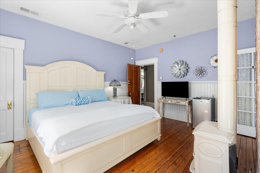 More Photos Of , Gainesville Hospitality For Sale