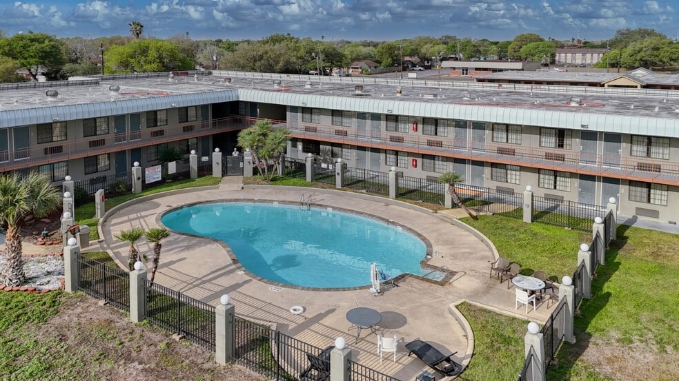 More Photos Of 221 S US Highway 77 Byp, Kingsville Hotel For Sale