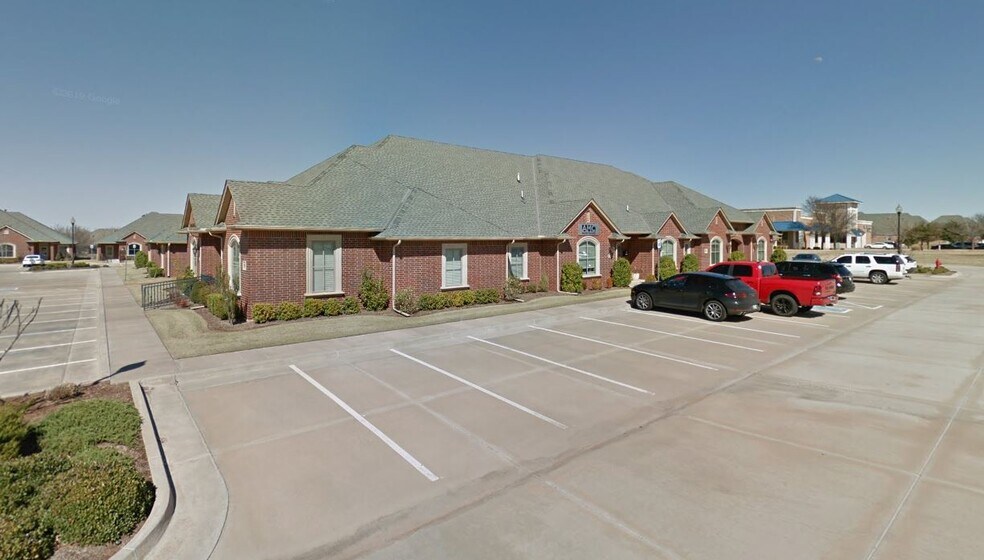 More Photos Of 1901 W 33rd St, Edmond Office For Sale