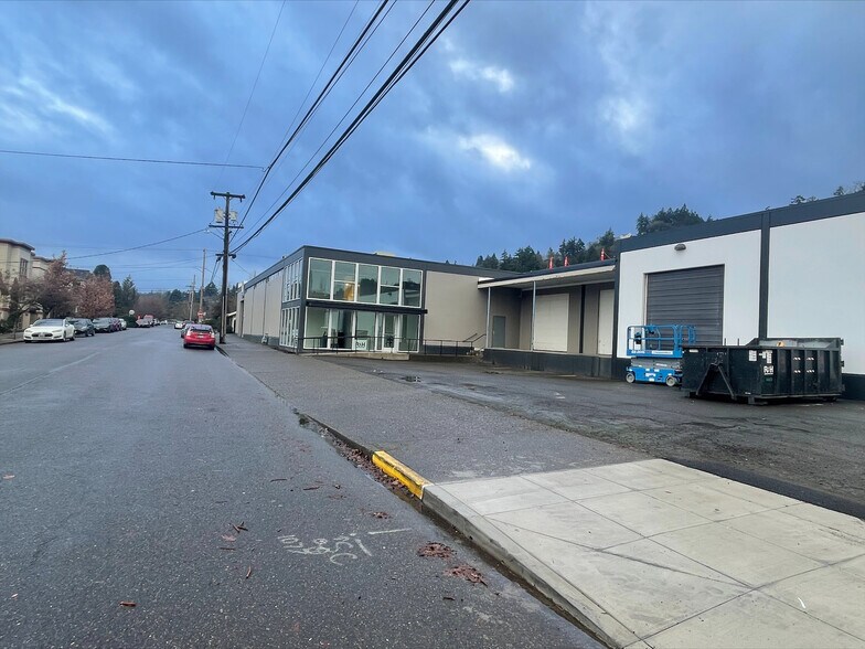 More Photos Of 5805 SW Hood Ave, Portland Warehouse For Lease
