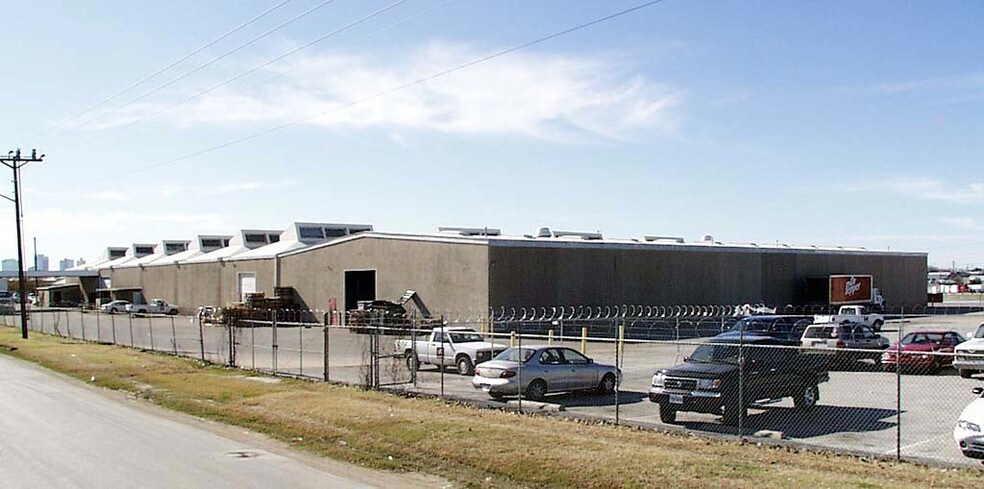 More Photos Of 2817 Braswell Dr, Fort Worth Distribution For Lease