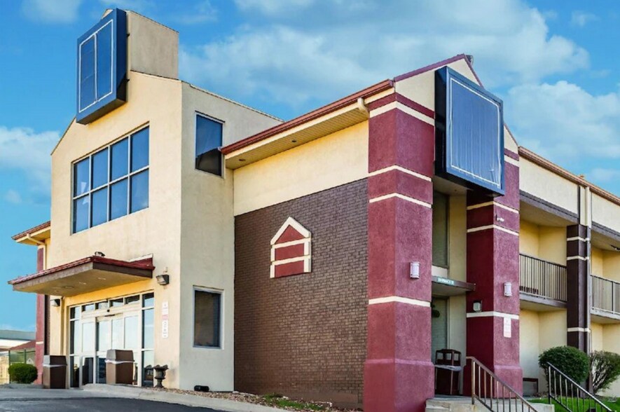 More Photos Of 4142 S Noland Rd, Independence Hotel For Sale