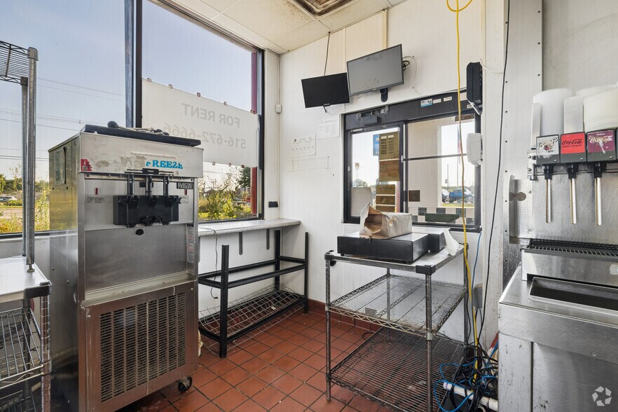 More Photos Of 554 E 8th St, Holland Fast Food For Sale
