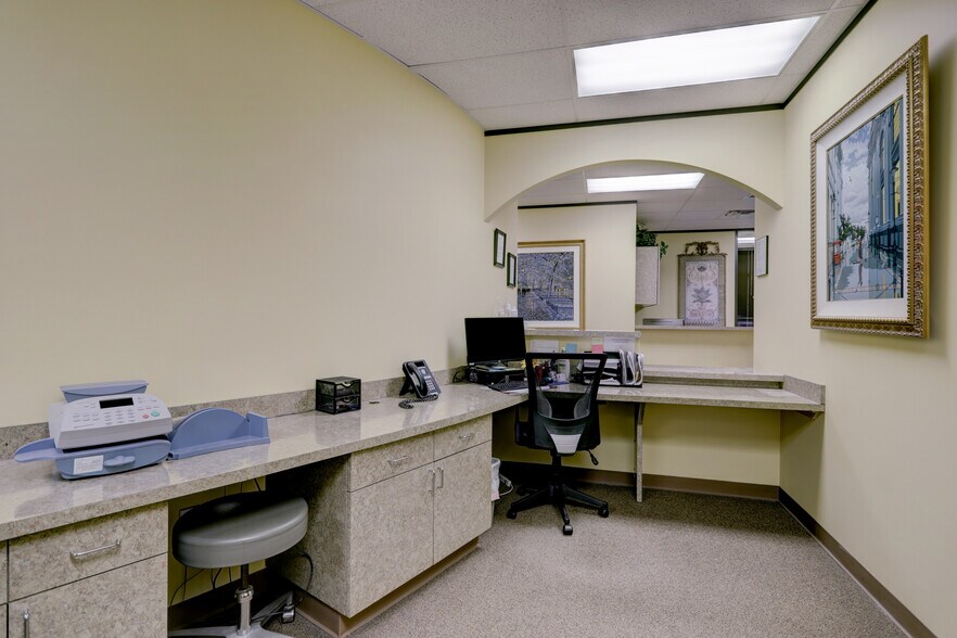 More Photos Of 19701 Kingwood Dr, Kingwood Medical For Sale