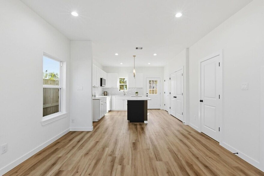 More Photos Of 7958 Henson st, Houston Apartments For Sale