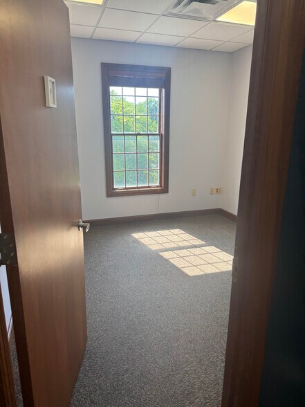 More Photos Of 134 Northwoods Blvd, Columbus Office For Lease