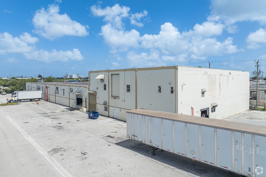 More Photos Of 1030-1060 E 30th St, Hialeah Manufacturing For Lease