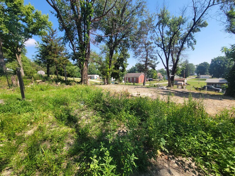 More Photos Of 505 S 4th St, Clarksville Land For Sale