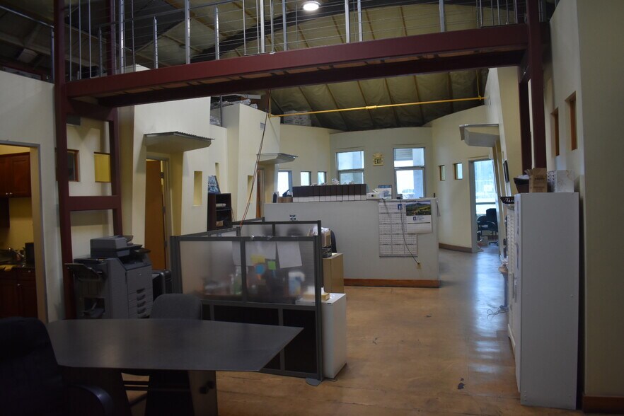 More Photos Of 5508 Santa Fe Ave, Los Angeles Light Manufacturing For Sale