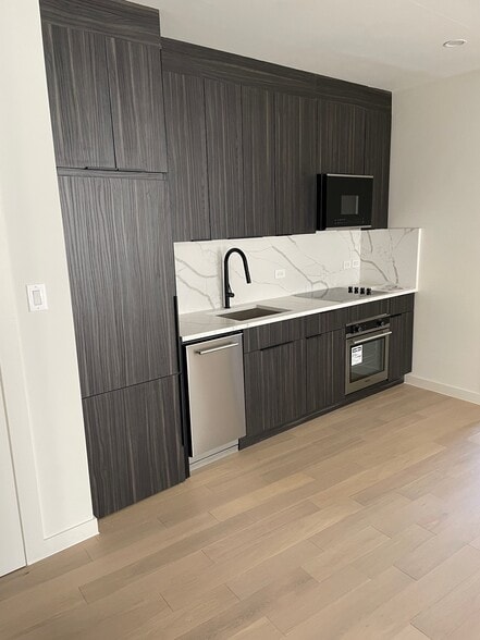 More Photos Of 3521 Crescent St, Astoria Apartments For Sale