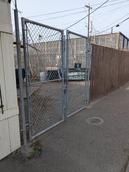 More Photos Of 8401 Baldwin St, Oakland Warehouse For Sale