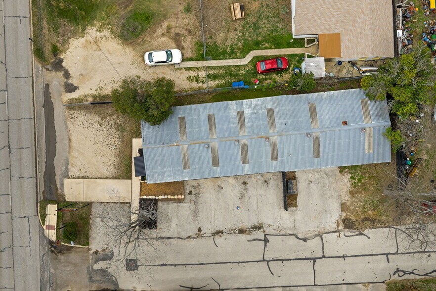 More Photos Of 2610 Memorial Blvd, Kerrville Industrial For Sale