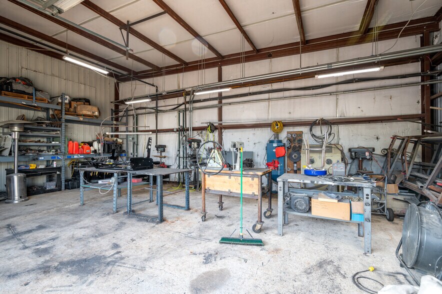 More Photos Of 1210 Metro Park Blvd, Lewisville Distribution For Lease