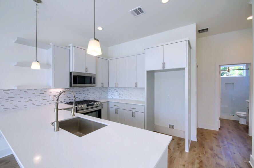 More Photos Of 6001 Bolm Rd, Austin Apartments For Sale