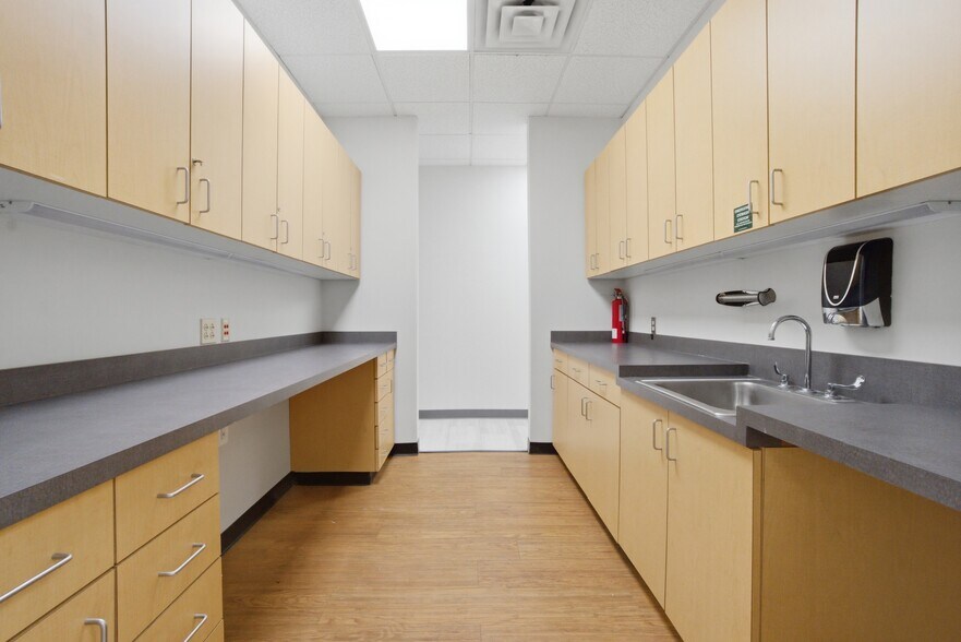 More Photos Of 1603 Santa Rosa Rd, Henrico Medical For Lease