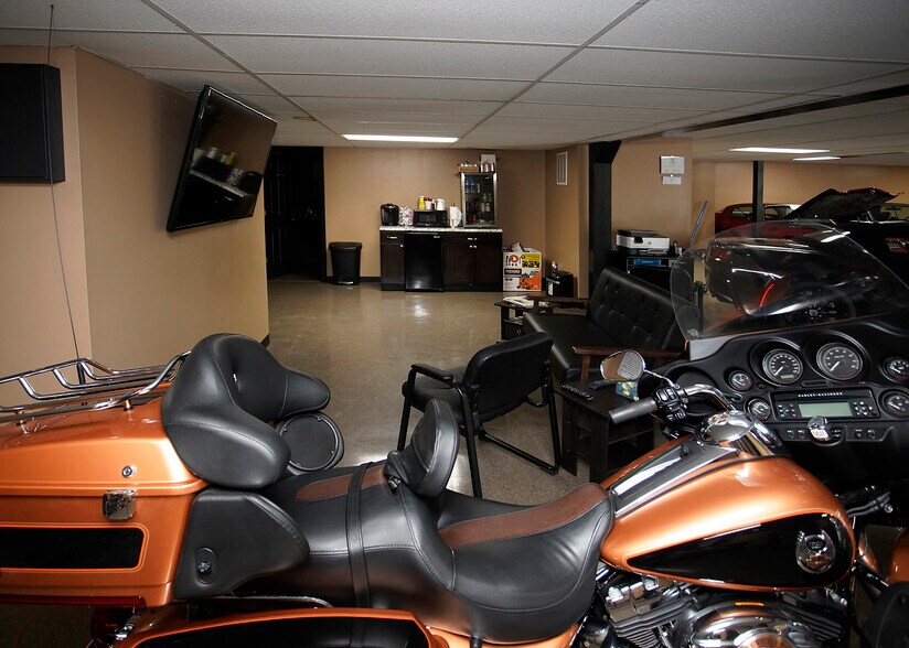 More Photos Of 9947 Brooklyn Rd, Brooklyn Freestanding For Sale