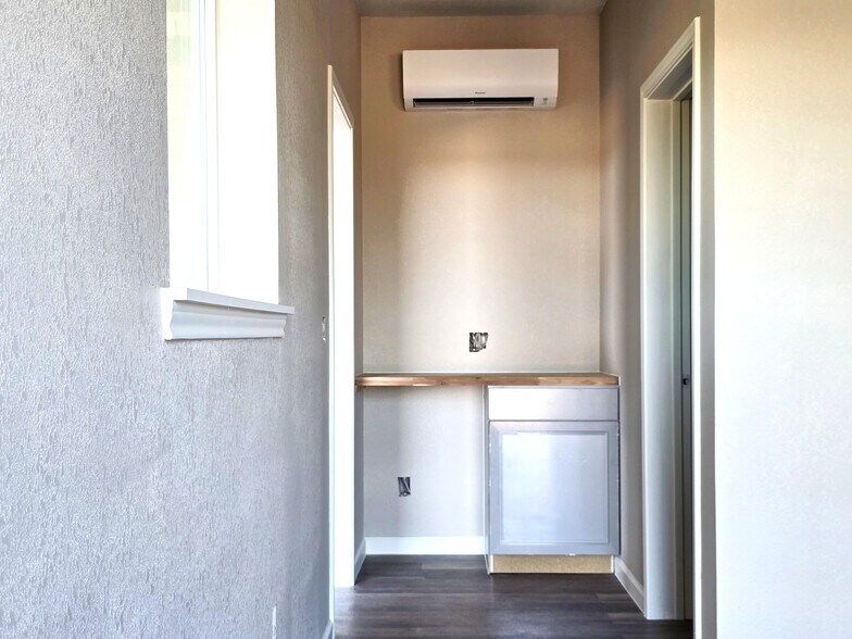 More Photos Of 6366-6414 FM 1715, Lampasas Flex For Lease