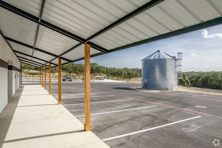 More Photos Of 529 E US HWY, Boerne Unknown For Lease