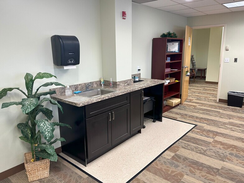 More Photos Of 4235 28th Ave, Marlow Heights Office For Sale