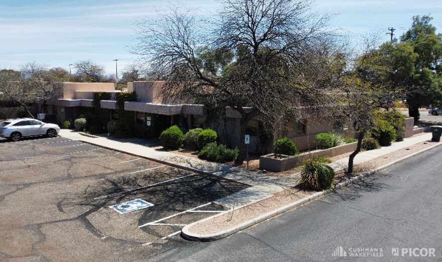 More Photos Of 3610 N Prince Village Pl, Tucson Office For Sale