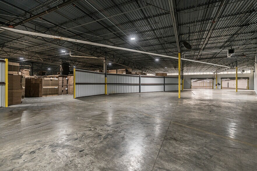 More Photos Of 344 Maple, Gallatin Warehouse For Lease
