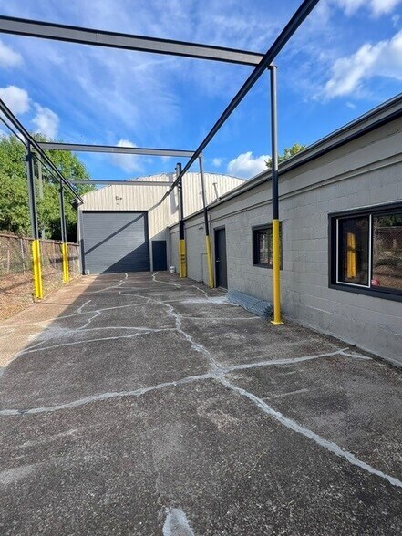More Photos Of 1338 Hull St, Louisville Manufacturing For Sale