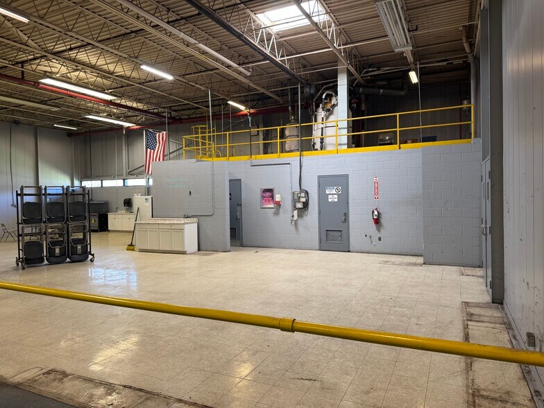 More Photos Of 800 Baker Rd, Dexter Warehouse For Lease