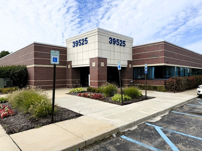 Primary Photo Of 39525 14 Mile Rd, Novi Medical For Lease