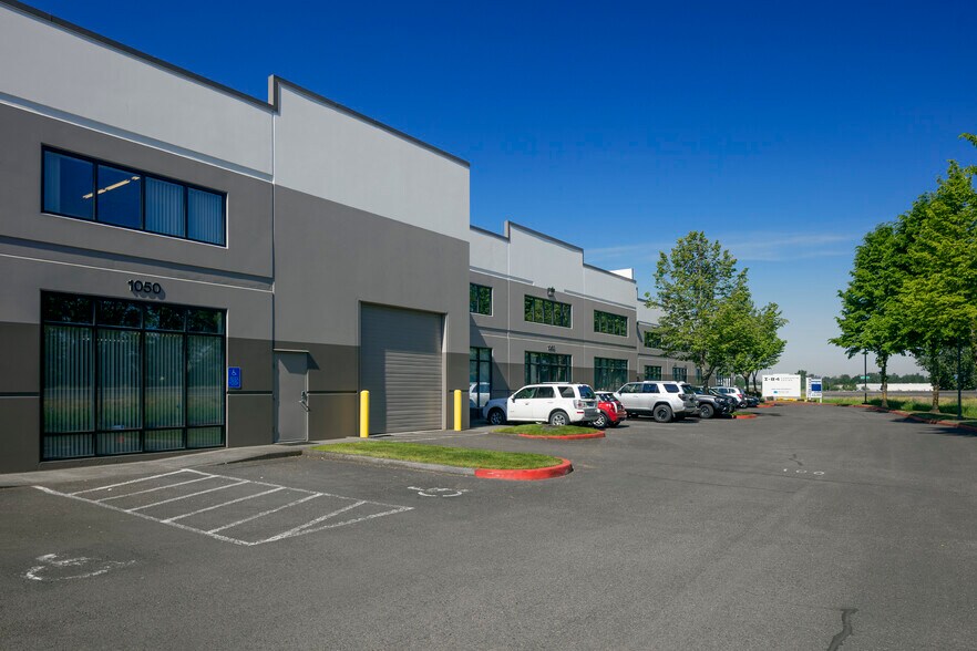 More Photos Of 1020-1080 NW Corporate Dr, Troutdale Unknown For Lease