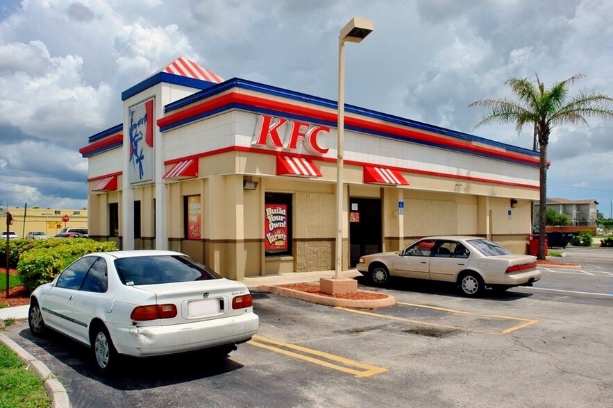 Primary Photo Of 13253 Woodward Ave, Highland Park Fast Food For Lease