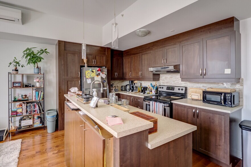 More Photos Of 3467 Rue Notre-Dame O, Montréal Multifamily For Sale