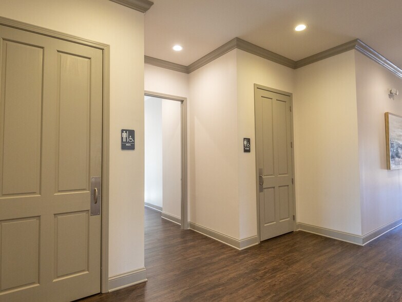More Photos Of 404 Enterprise Dr, Oxford Medical For Sale