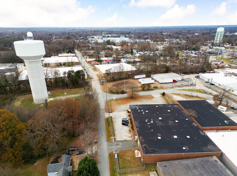 More Photos Of 1330 Potts Ave, High Point Warehouse For Sale