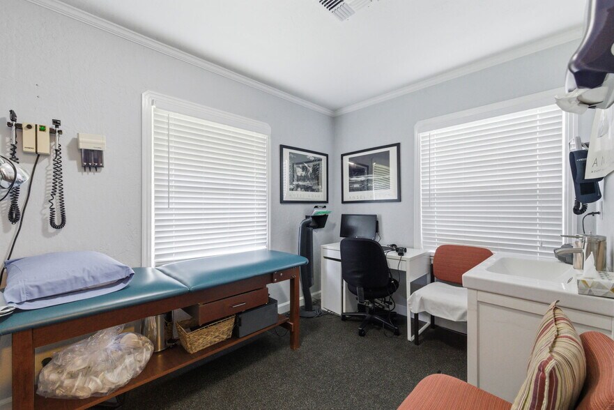 More Photos Of 137 S Shepherd St, Sonora Flex For Sale