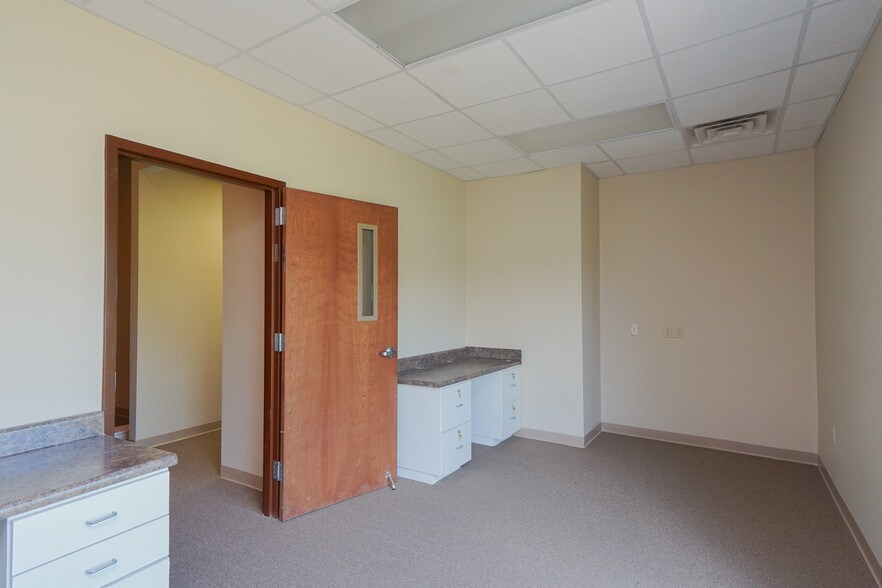 More Photos Of 100 Perpetual Sq, Anderson Medical For Lease