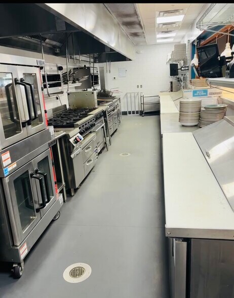 More Photos Of 14 Folly Field Rd, Hilton Head Island Restaurant For Lease