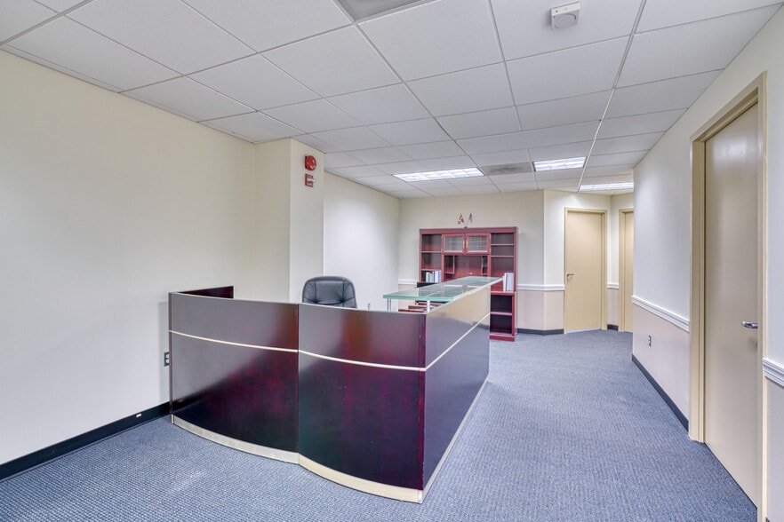 More Photos Of 438 N Frederick Ave, Gaithersburg Medical For Sale