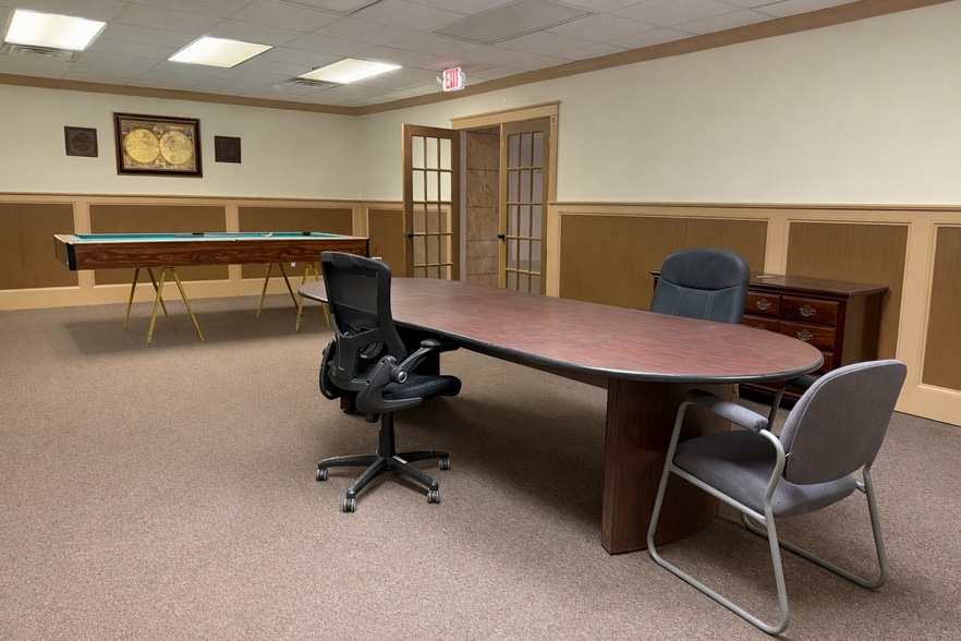 More Photos Of 1300 Industrial Blvd, Southampton Light Distribution For Sale