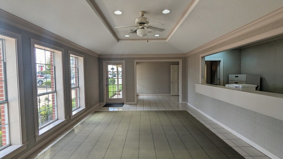 More Photos Of 3635 Eastex Fwy, Beaumont Office For Sale