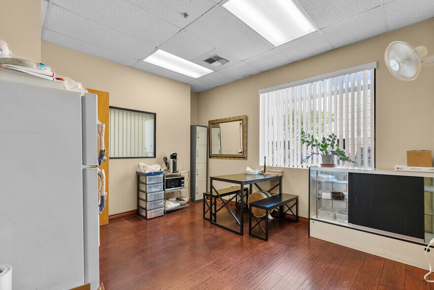 More Photos Of 28041 Smyth Dr, Valencia Light Manufacturing For Lease