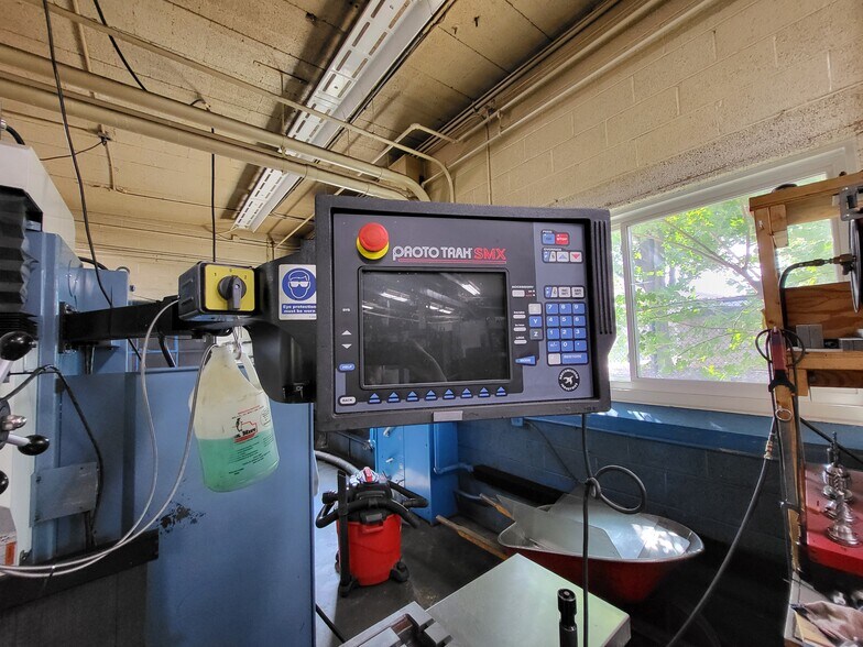 More Photos Of 15321 W Eleven Mile Rd, Oak Park Manufacturing For Sale